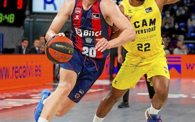 Fontecchio trituró al UCAM desde el perímetro, con un 7/12 en triples y fue el máximo anotador del encuentro. Foto: Jorge Muñoz