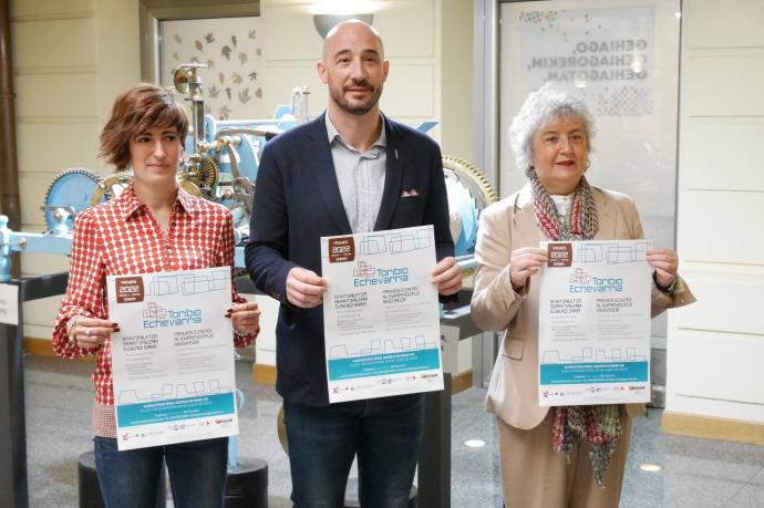 Ana Telleria, Jon Iraola y Marisa Arriola, en la presentación de los Toribio Echevarria.