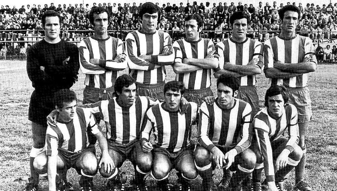 16 de agosto de 1972. Dulantzi. Alavés-Basconia (1-0). Once albiazul en la primera parte. De pie (izda. a dcha.): Espejo, Bernal, Zugadi, Tella, 'Luisi' y Cristóbal. Agachados: Iturricha, Amézaga, Díaz de Guereñu, Ciaurriz y Frechilla.