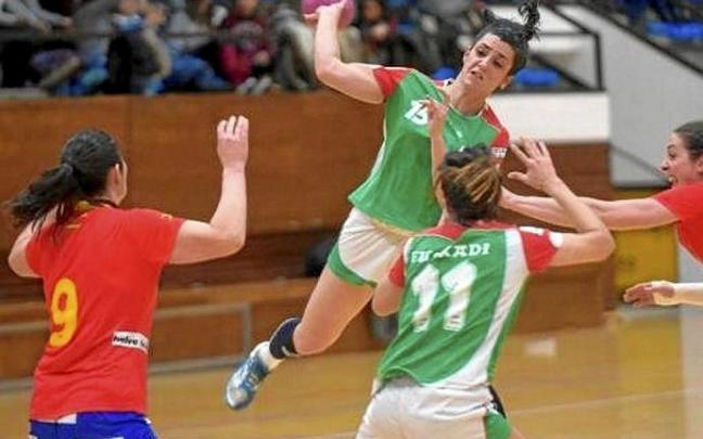 Partido de la selección vasca de balonmano. Foto: Jose Mari Martínez Partido de la selección vasca de balonmano. Foto: Jose Mari Martínez