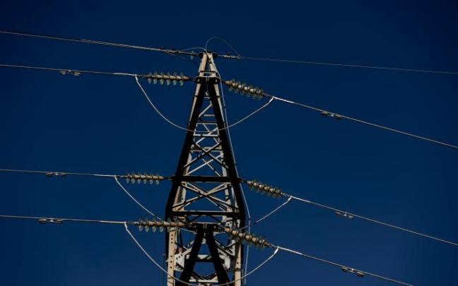 El precio de la luz será un 57 % más caro que el lunes pasado cuando alcanzó su coste más bajo desde el 1 de noviembre El precio de la luz será un 57 % más caro que el lunes pasado cuando alcanzó su coste más bajo desde el 1 de noviembre