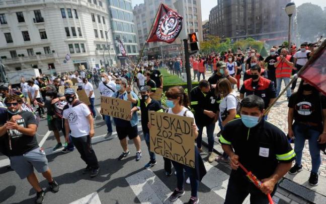 Manifestación conjunta de trabajadores de empresas en ERE celebrada a finales del mes pasado en Bilbao. Manifestación conjunta de trabajadores de empresas en ERE celebrada a finales del mes pasado en Bilbao.
