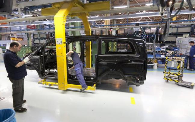 Imagen de una planta de fabricación de automóviles.