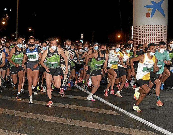 Salida de la 38ª San Silvestre en la que la mascarilla era obligatoria en los primeros 300 metros.