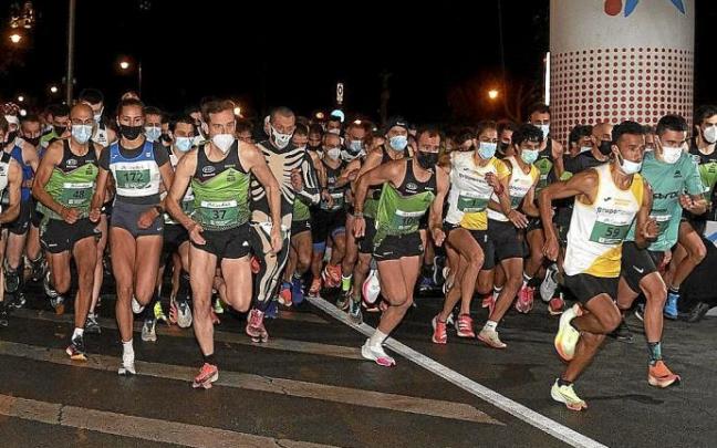 Salida de la 38ª San Silvestre en la que la mascarilla era obligatoria en los primeros 300 metros. Salida de la 38ª San Silvestre en la que la mascarilla era obligatoria en los primeros 300 metros.
