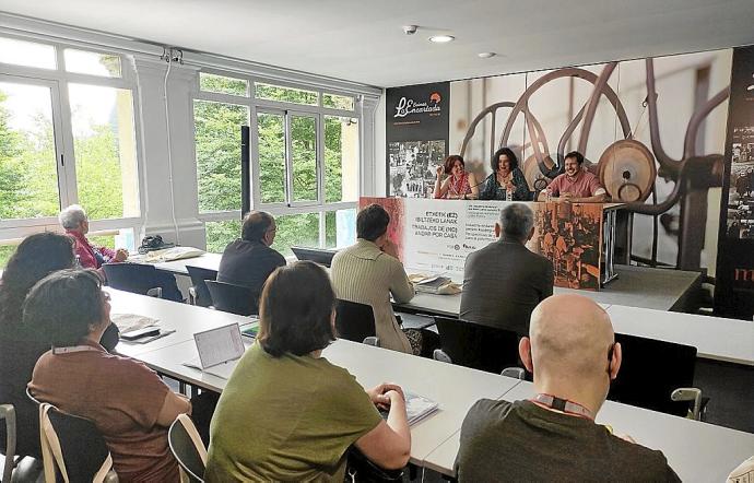 Alrededor de sesenta expertos participan en las ponencias.