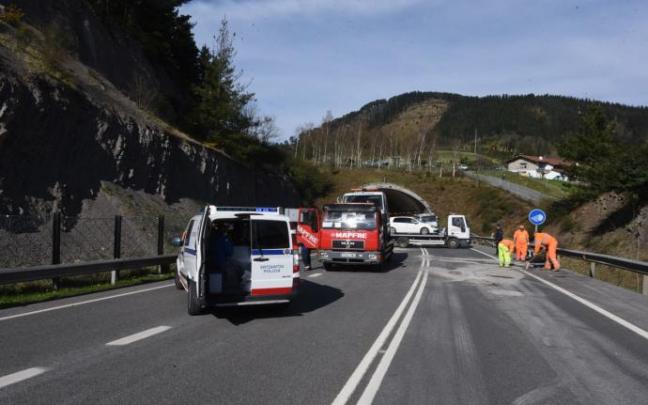 Uno de los accidentes de tráfico registrados en el alto de Trabakua