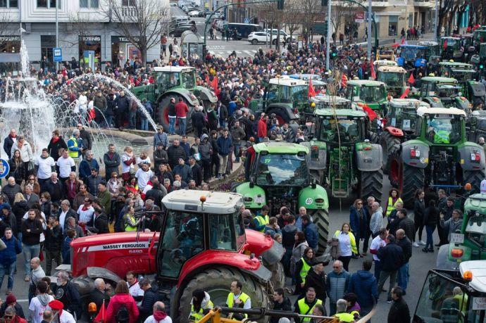 Tractores en la plaza Merindades de Pamplona, en febrero de 2020.