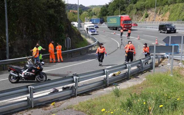 Bajan los fallecidos en las carreteras vascas pese al aumento de la movilidad Bajan los fallecidos en las carreteras vascas pese al aumento de la movilidad