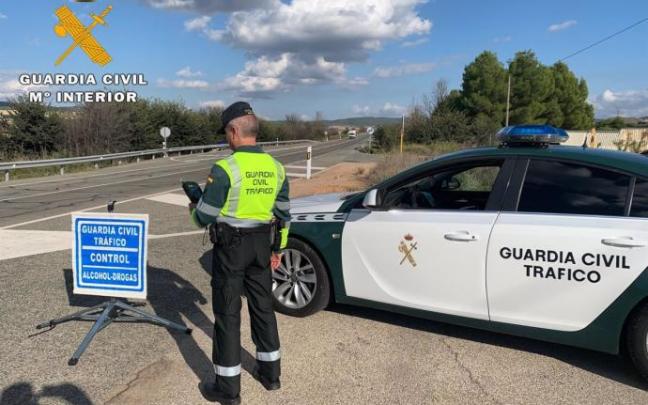 Un control de tráfico de la Guardia Civil. Un control de tráfico de la Guardia Civil.