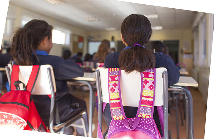 Los menores que van a escuelas con mayor ruido tienen un desarrollo cognitivo más lento.