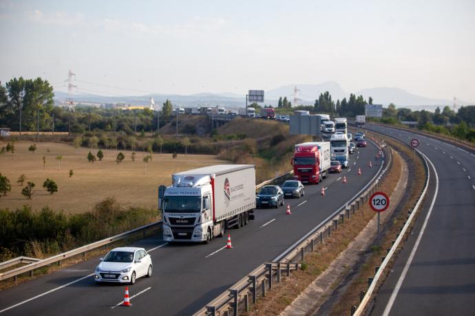 Tráfico intenso en la carretera A-1.