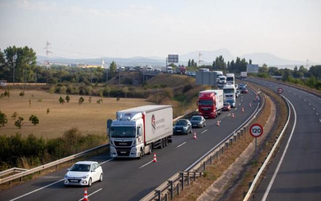 Tráfico intenso en la carretera A-1.