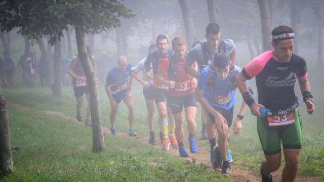 Varios atletas durante un momento de la prueba disputada en octubre de 2021, fuera de sus fechas habituales.