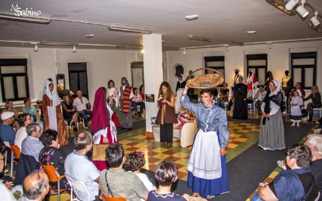 Karrantza Kreatiba mostrará los tradicionales trajes vascos Karrantza Kreatiba mostrará los tradicionales trajes vascos