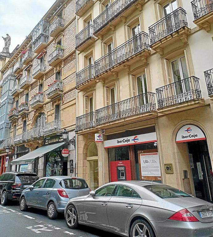 Edificio de la calle Garibai en el que se proyecta crear apartamentos turísticos.