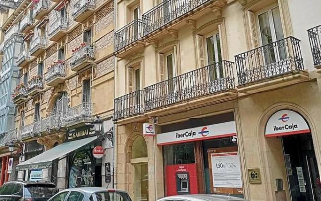 Edificio de la calle Garibai en el que se proyecta crear apartamentos turísticos.
