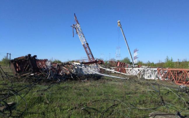 Antenas de radio de la villa de Maiak, en Transnistria, caídas tras un ataque.