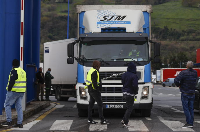 Hiru ha calificado de "amplio" el seguimiento de la huelga de transportistas en Euskadi.