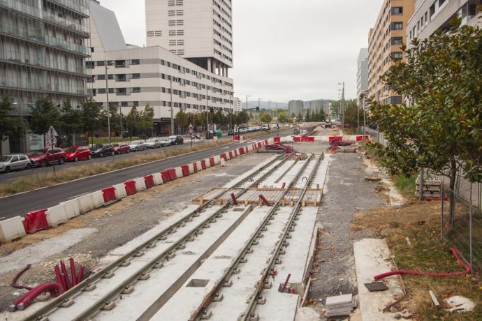 Obras del tranvía a Salburua.