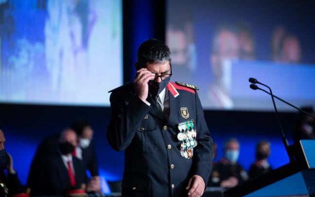 Josep Lluís Trapero ha sido cesado como jefe de los Mossos. Josep Lluís Trapero ha sido cesado como jefe de los Mossos.