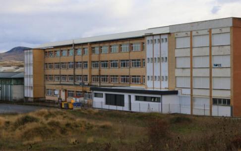 Trasera del colegio.