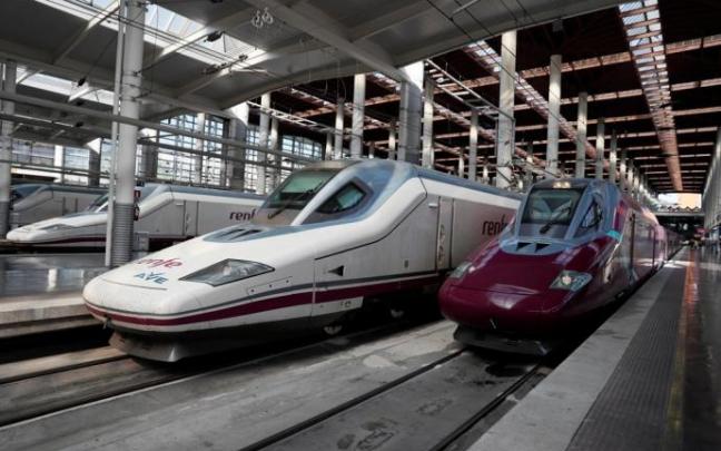 Tren de alta velocidad estacionado en Madrid.