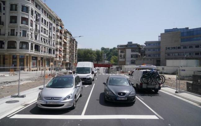 Carretera de Iztueta, con sus tres carriles en funcionamiento. Carretera de Iztueta, con sus tres carriles en funcionamiento.