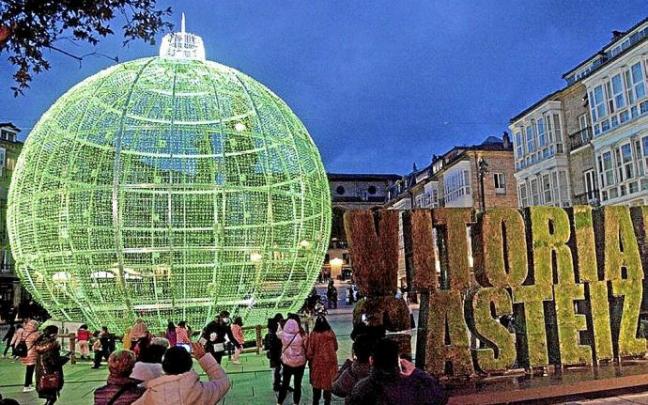 La bola de la Virgen Blanca fue la atracción en 2020. Foto: Josu Chavarri
