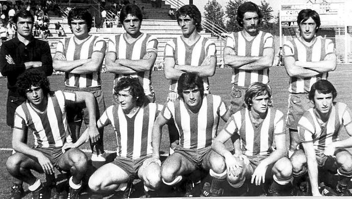 11 de septiembre de 1977. Mendizorroza. Deportivo Alavés-Granada (0-0). De pie: (izda. a dcha.): 'Rodri', Odriozola, Morgado, Zuluaga, Goñi e Igartua. Agachados (izda. a dcha.): Valdano, Marín, Salamanca, Astarbe y Quiles.