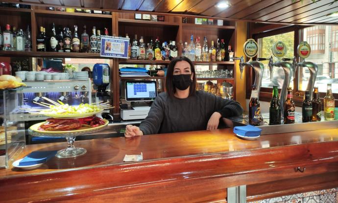 Maddalen Zárate lleva unos meses al cargo del bar la Taska.