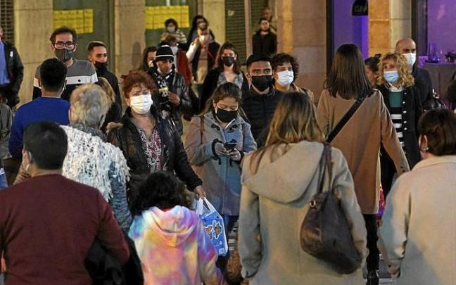 La transmisión comunitaria de la covid-19 por culpa de la variante ómicron es altísima, con 11.712 contagios en un solo día. Foto: Pablo Viñas