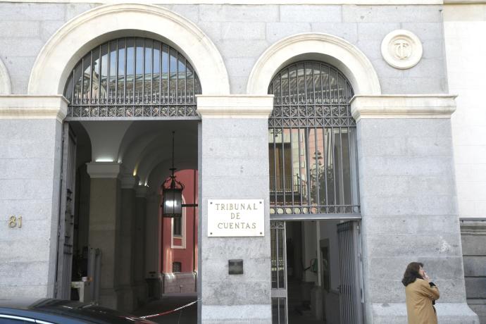 Fotografía de la fachada del edifico histórico del Tribunal de Cuentas español, situado en el centro de Madrid.