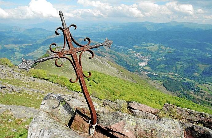 La ermita de la Santísima Trinidad, todavía quedan sesenta escalones para llegar.