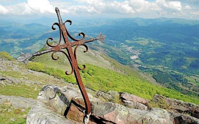 La ermita de la Santísima Trinidad, todavía quedan sesenta escalones para llegar.