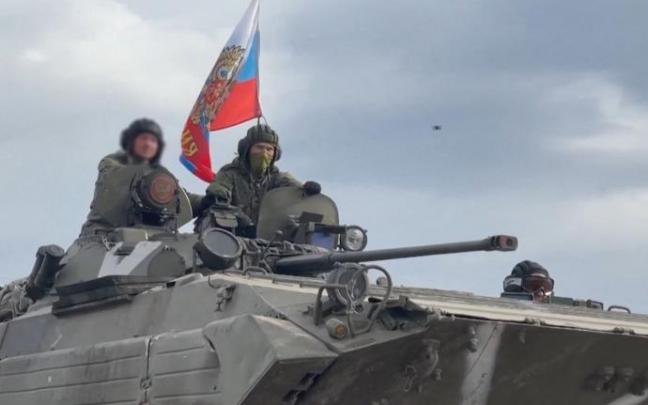 Tropas rusas en la región de Jarkóv.