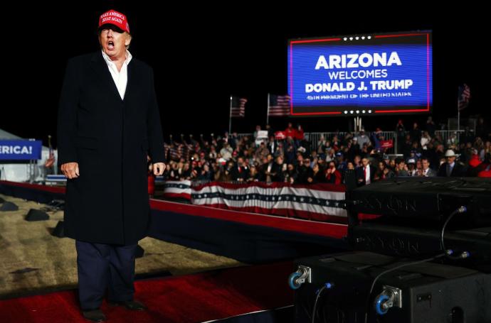 Donald Trump en el acto en Arizona