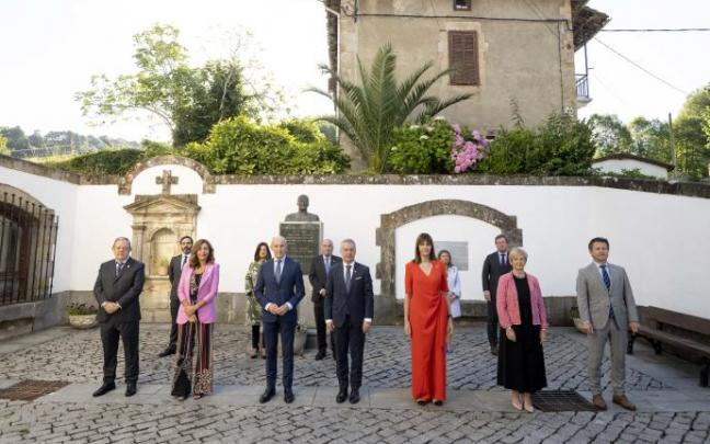 Los miembros del Ejecutivo posan en Turtzioz donde se celebró el último Consejo del Gobierno antes de exiliarse. Los miembros del Ejecutivo posan en Turtzioz donde se celebró el último Consejo del Gobierno antes de exiliarse.
