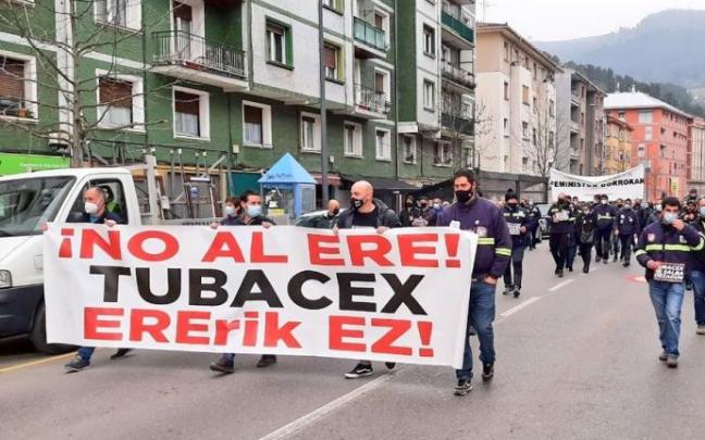 Manifestación de trabajadores de Tubacex en protesta por el ERTE y el ERE. Manifestación de trabajadores de Tubacex en protesta por el ERTE y el ERE.