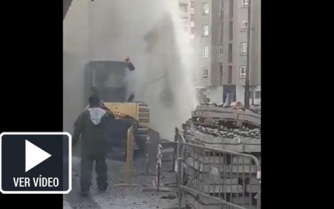 Revienta una tubería en la calle Florida