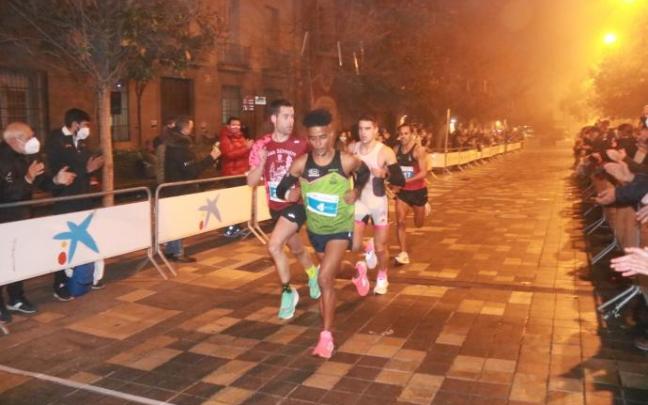 Abulé Esteba, encabeza el pequeño grupo que dominó la carrera Abulé Esteba, encabeza el pequeño grupo que dominó la carrera
