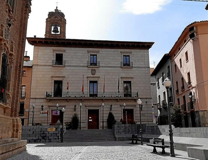 Fachada de la Casa Consistorial en al plaza Vieja de Tudela.