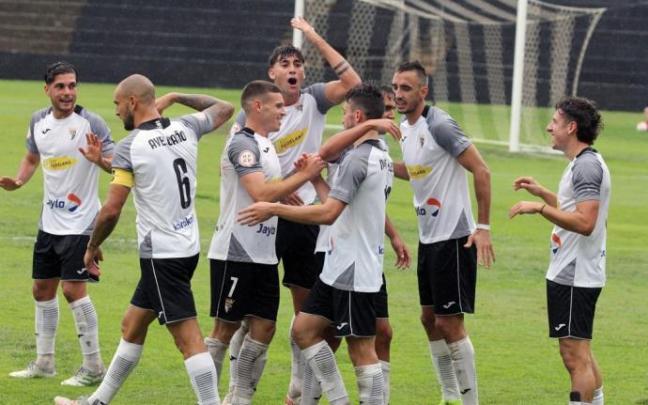 Los jugadores del Tudelano celebran un gol esta temporada