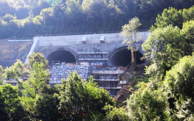 Estado actual de las bocas de los túneles de Seberetxe, en la vaguada de Bolintxu.