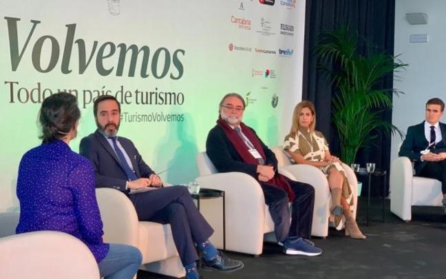 El consejero de Turismo vasco, Javier Hurtado (2i), durante la mesa redonda "Turismo responsable".
