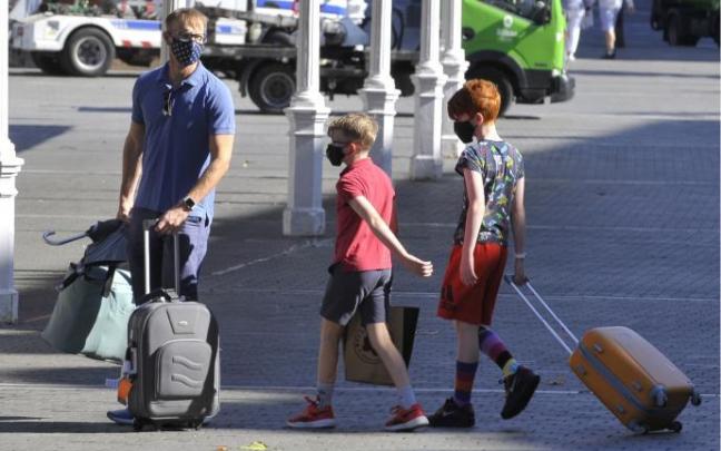 Varios turistas de visita en Euskadi el pasado verano Varios turistas de visita en Euskadi el pasado verano
