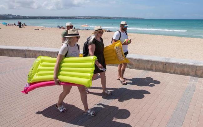 Turistas alemanes en Baleares. Turistas alemanes en Baleares.