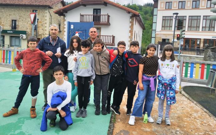 Nueve niños y niñas han aprendido en las charlas en clase y la excursión con la que culminó el programa.