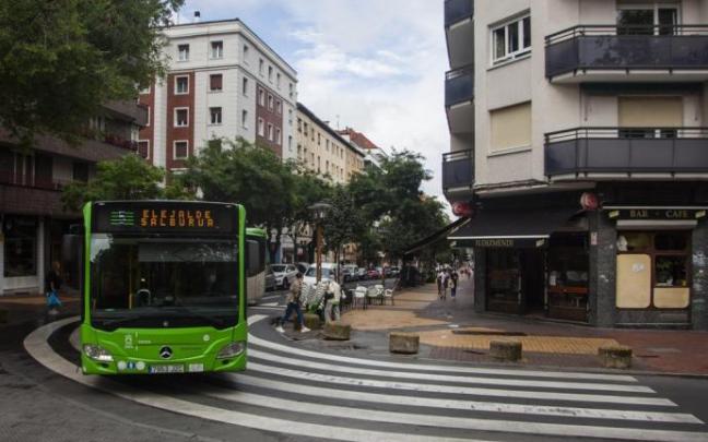 Un bus de Tuvisa pasa por Judimendi Un bus de Tuvisa pasa por Judimendi