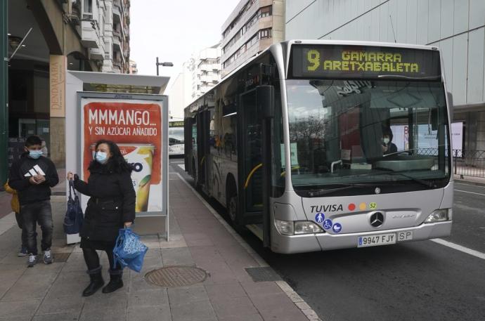 Autobús de Tuvisa en la calle La Paz.